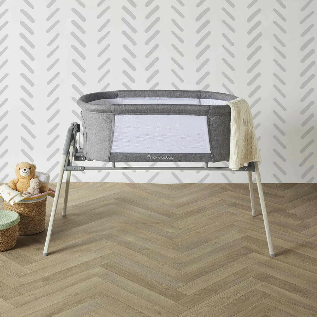 Ickle Bubba Drift Gliding Crib - Lifestyle Image