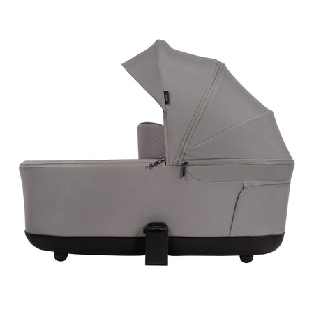 Venicci Claro 2 carrycot in Fog with panoramic ventilation and lightweight design