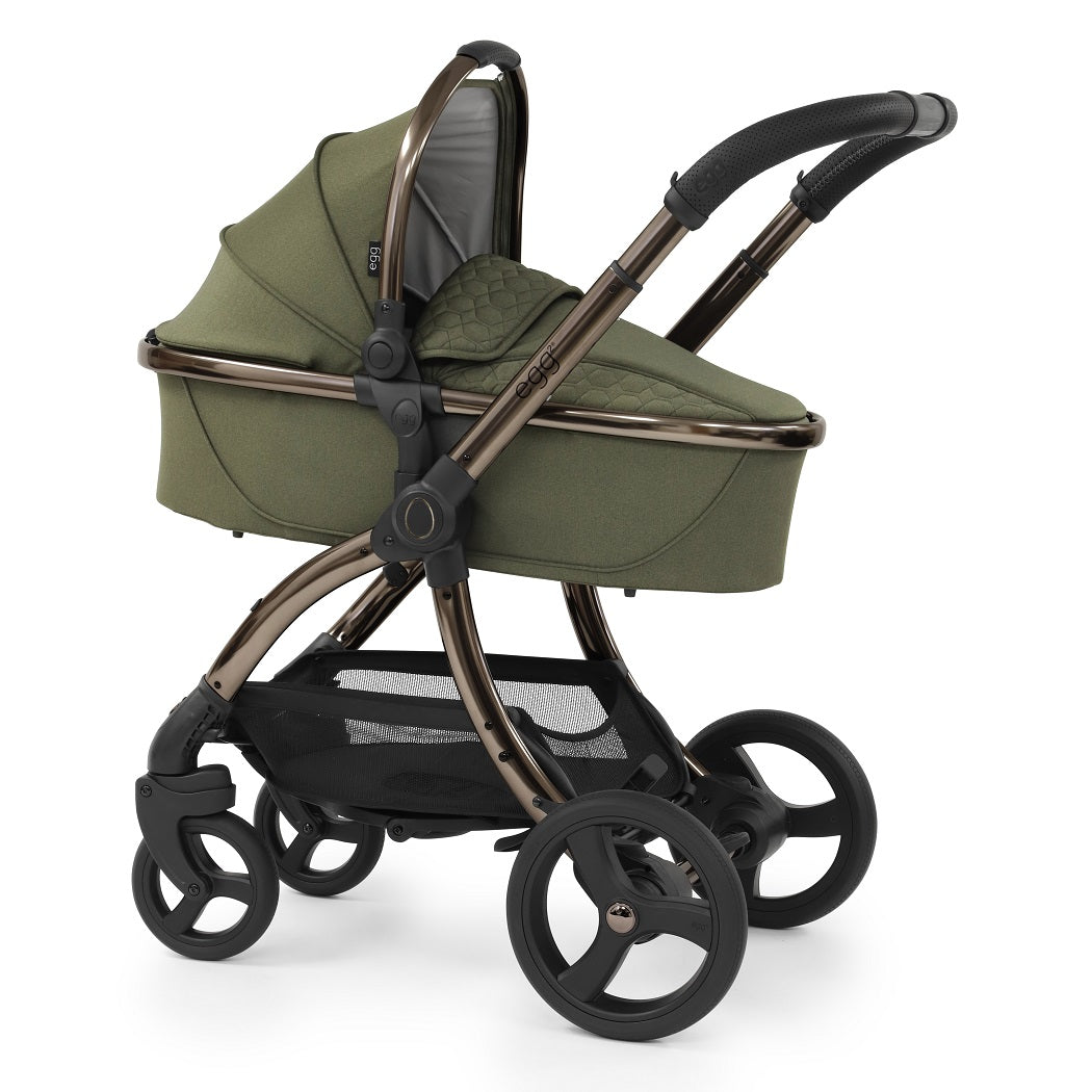 egg2 Luxury Bundle (Hunter Green) - showing the carrycot and chassis together as the pram
