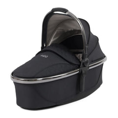 egg3 Luxury Bundle (Carbonite) - showing the carrycot with its hood and apron