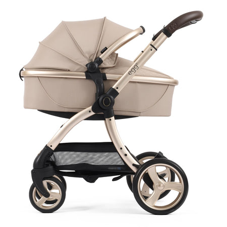 egg3 Pram - Feather - side view, hood fully extended