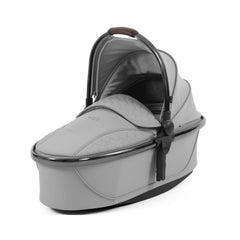 egg3 Luxury Bundle (Glacier) - showing the carrycot with its hood and apron