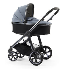 BabyStyle Oyster 3 Gunmetal ESSENTIAL Bundle (Dream Blue) - showing the carrycot and chassis together as the pram
