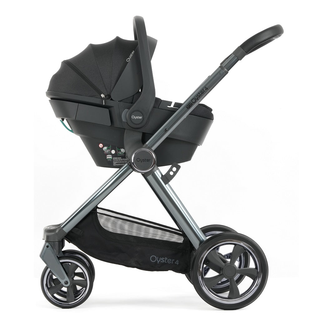 Oyster4 Chassis fitted with Capsule 360 Infant Car Seat - Carbonite