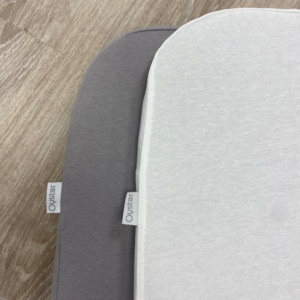 BabyStyle Oyster Carrycot Fitted Sheets - Grey/Ivory - fitted