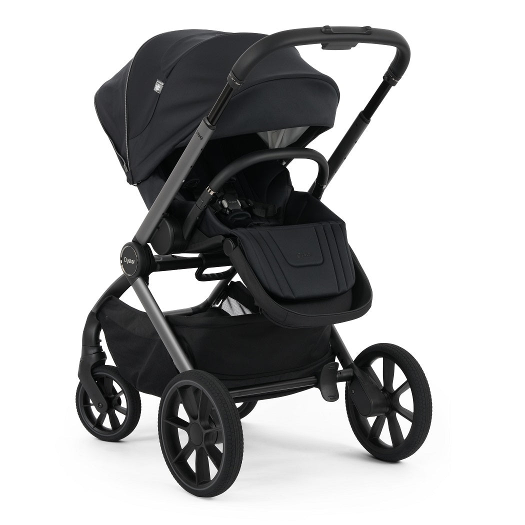 Oyster Vee Pushchair - Liquorice - parent-facing