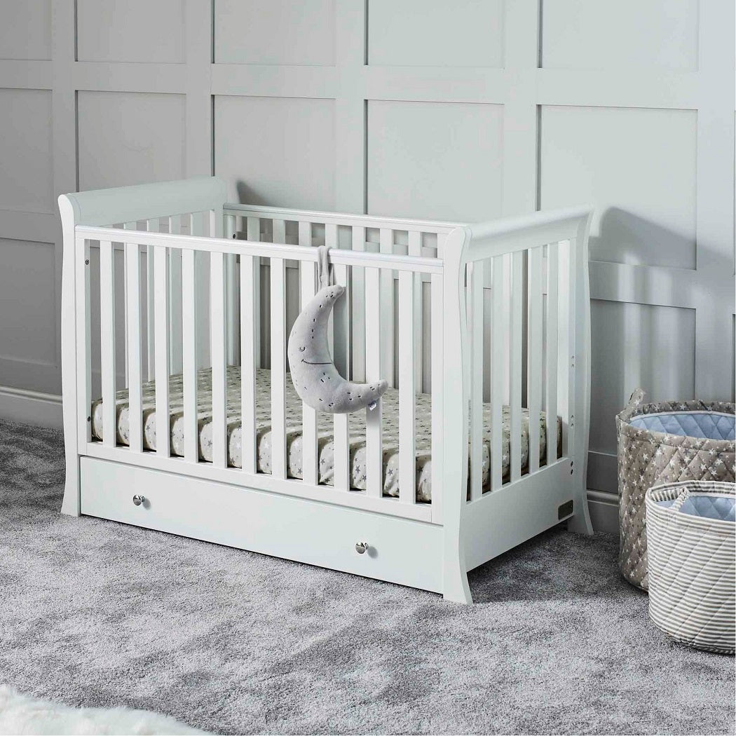 Ickle Bubba Snowdon MINI 4-in-1 Cot Bed & Drawer - White - lifestyle image