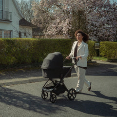 Venicci Upline 3 Pram - Onyx - lifestyle image