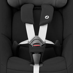 Maxi-Cosi Pearl Pro 2 i-Size Car Seat (Authentic Black) - close view, showing the 5-point safety harness