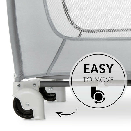 Hauck Sleep'n'Play Centre (Stars) - showing the centre`s wheels for ease of movement